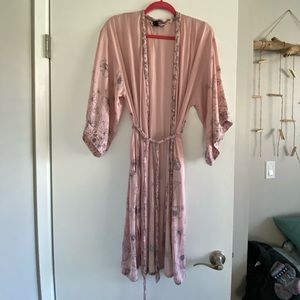 A pea in the pod pink dusk floral robe